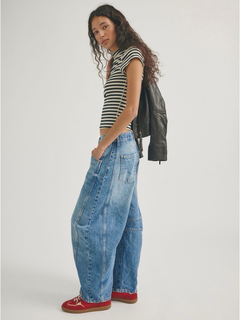We The Free Faded Blue Barrel Good Luck Jeans - Picture 2 of 8